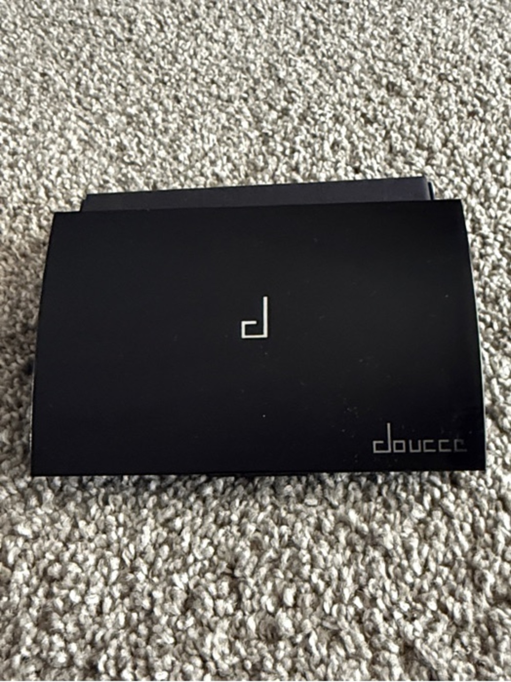 Douccc Black Compact Eyeshadow Palette
